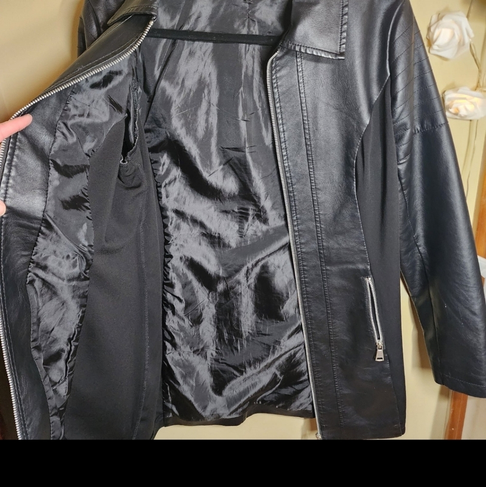 NWOT Baccini 3/4 black jacket sz. M - Picture 4 of 4